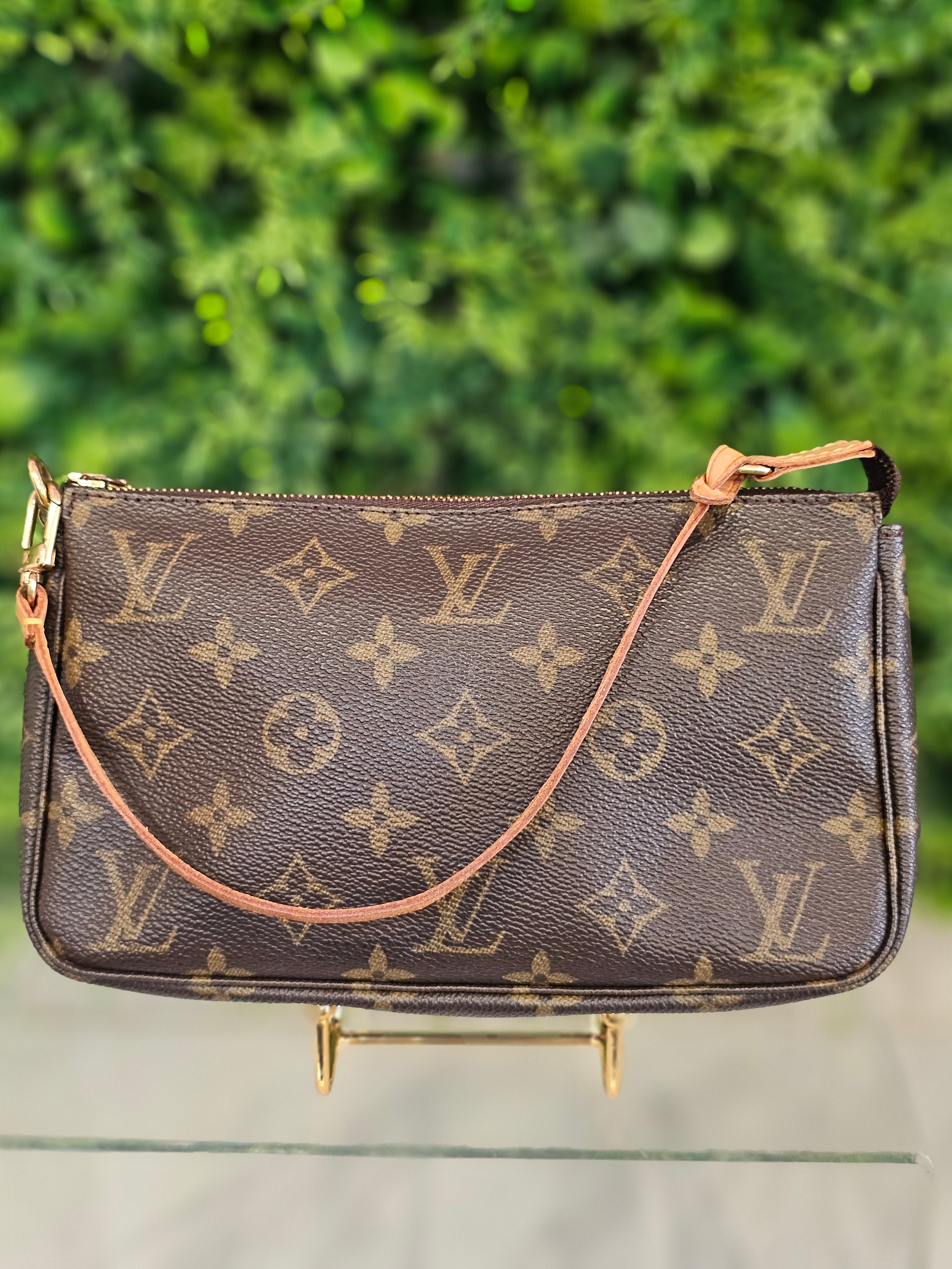 Pochette Ann Taylor Beige - Simili Cuir - Zip - Anse Dessus - Petite Taille