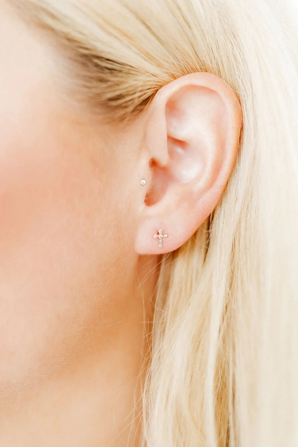 Linny & Co Screwback Stud Earring Clara Cross Gold