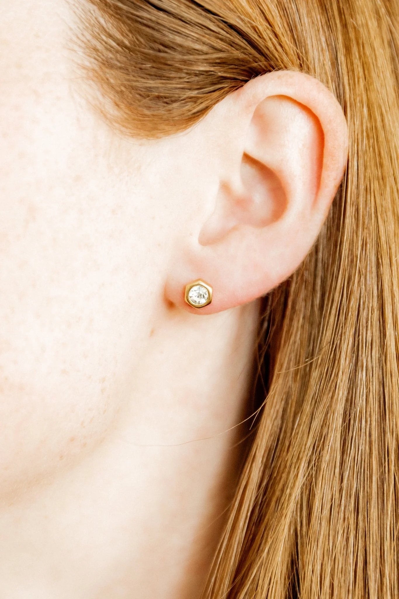 Linny & Co Screwback Stud Earring Addison Clear Gold
