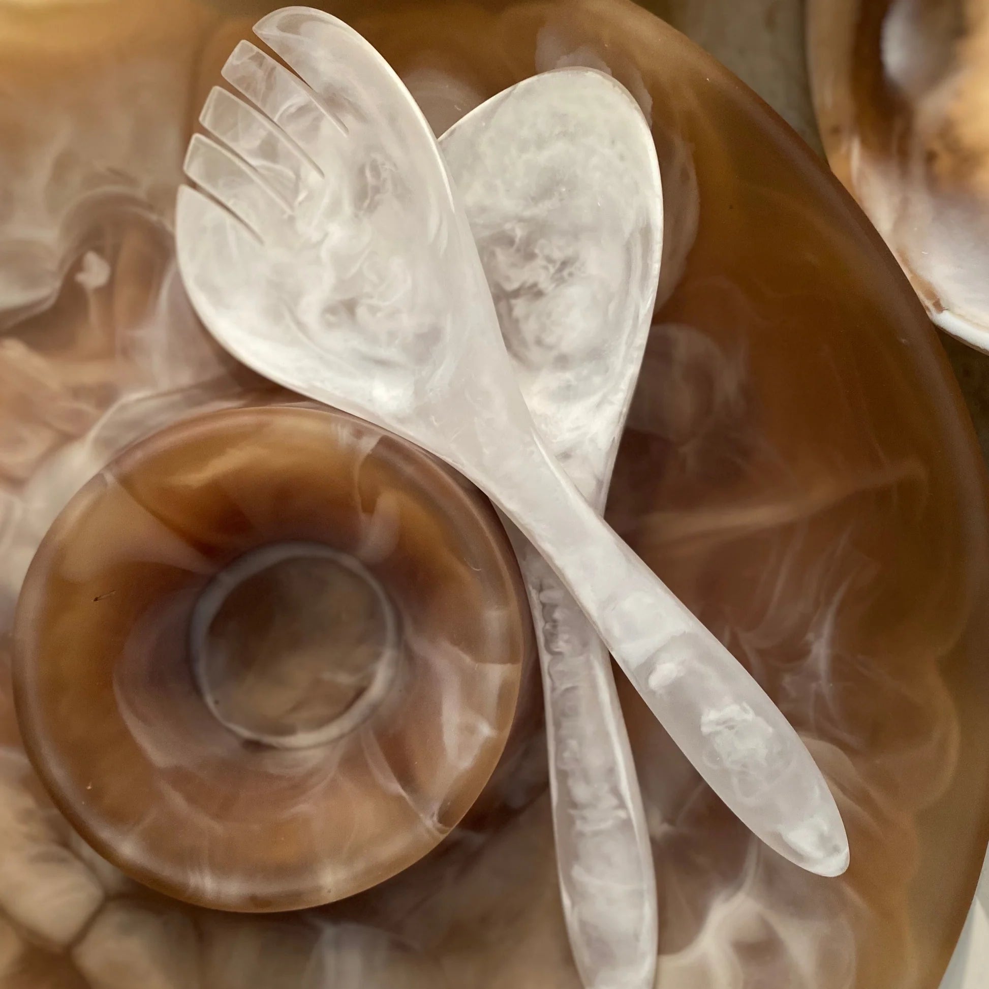Blue Pheasant Laney White Swirled Serving Set Spoon & Fork