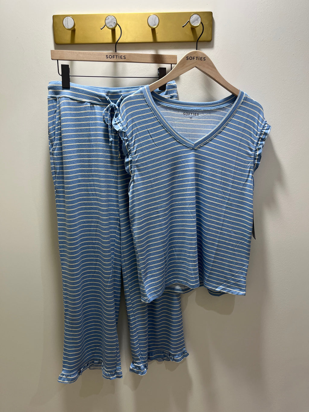 Softies Dream Ruffle V-Neck With Cropped Pant